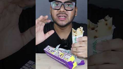 FAASOS PINDI CHOLE WRAP REVIEW @ ₹125 | TANGY SPICED CHICKPEAS WITH ONION CRUNCH IN SOFT ROTI