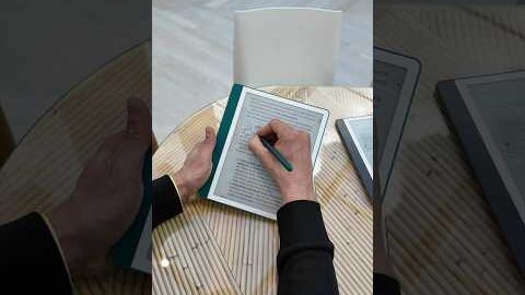 Kindle Scribe (2024): Amazon’s Priciest E-reader Has Useful AI! #shorts #kindlescribe #amazon