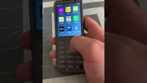 This keypad phone has WhatsApp and more! (Xiaomi F21)