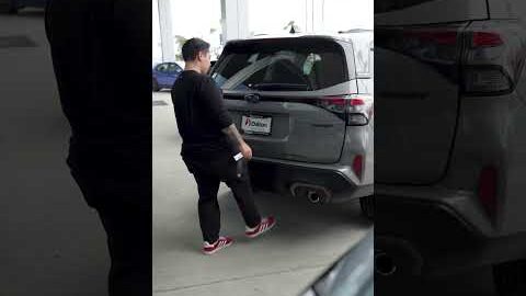 Open the trunk with your foot on the 2025 Subaru Forester! #shorts #forester #subaru