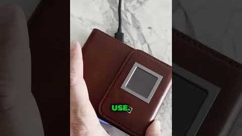 8 Months of Power in Just 10 Minutes E-ink PhotoWallet’s Charging Marvel!