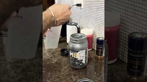 Thumbs Up or Down? 👍👎 MuscleBlaze Biozyme Iso Zero Cookies & Cream taste test / review #shorts