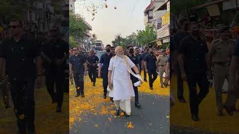 PM Modi’s road show gets resounding cheers and excitement in Kochi! | PM Modi Road Show